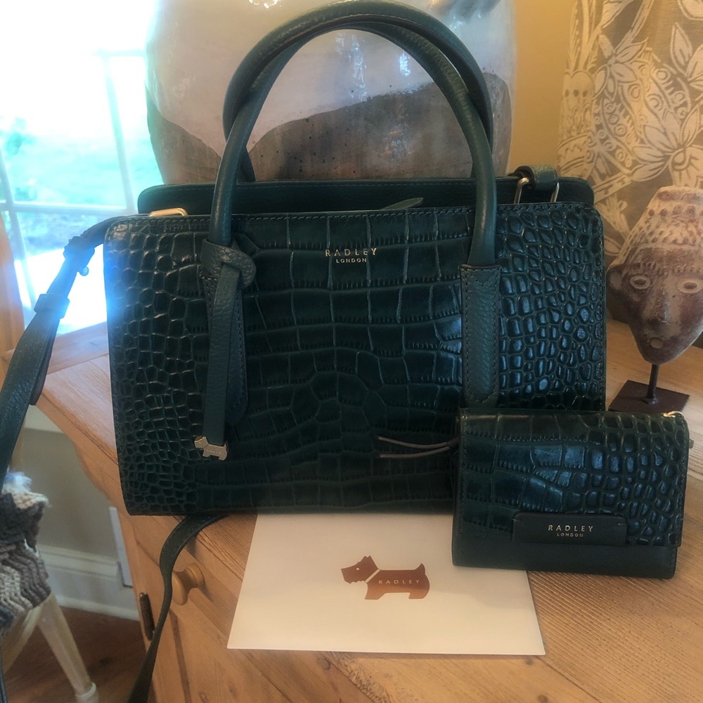 Radley green croco satchel/ crossbody bag! Like new! Matching wallet!